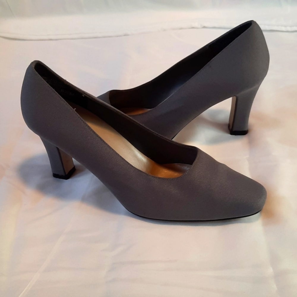 Women's Size 8.5 Parade Collection Square Toe Gray Heels